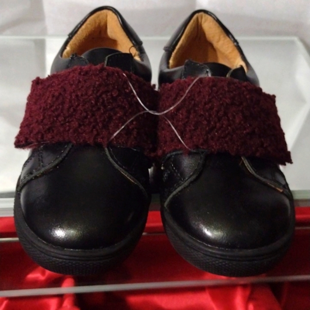 Giovanni Leather European Baby Shoes with Burgundy Velcro Strap NWT